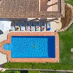 Almendros - Plusholidays