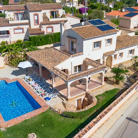 Almendros - Plusholidays