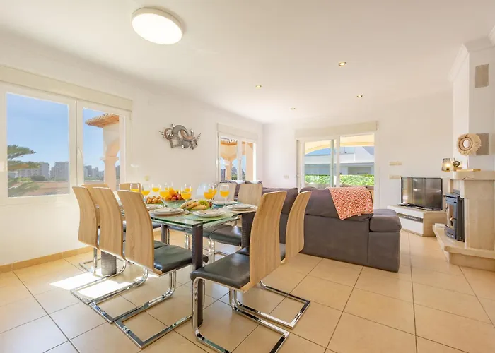 Almendros - Plusholidays